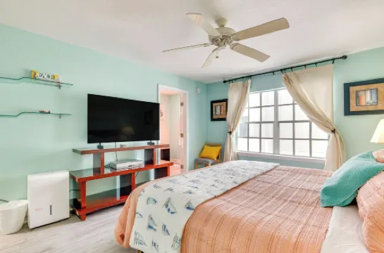 Clearwater Beach Hideaway Walkable Location!