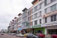 D'Pinetrees Hotel