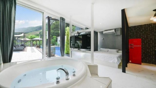 가평 아베크제이 풀빌라 실내 스파