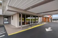 Quality Inn Waterbury Hotels in Watertown