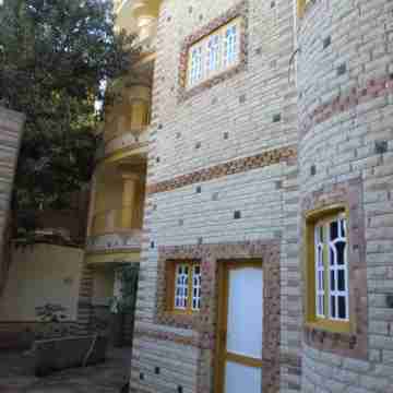 555 Studios & Flats Hotel Exterior