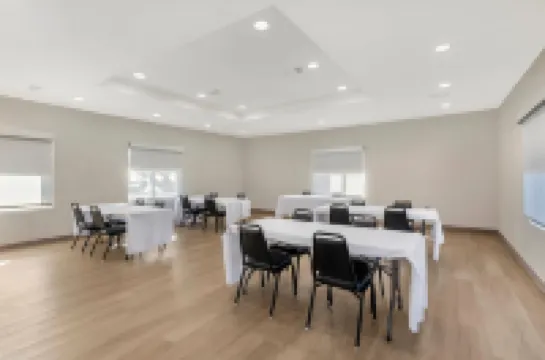 Comfort Inn & Suites Hoteles en Condado de Ellis