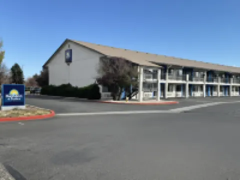 Days Inn & Suites by Wyndham Flagstaff Near University Hotels in Flagstaff