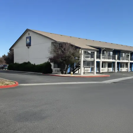 Days Inn & Suites by Wyndham Flagstaff Near University
