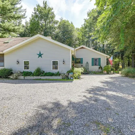 Unique & Artistic Retreat Near Rehoboth Beach!