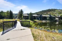Perfect Getaway! Lakeside at Deer Valley 4bd – Pool, Hot Tub, A/C, Walk to Slopes & Main St