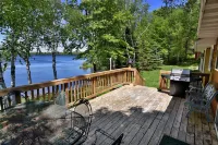 Butler's Bay Teal Lake 4 Bedroom Hotel Room by RedAwning - Homestays