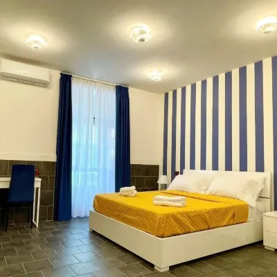 Yacht Club Angioino 鄰近平民表決廣場的酒店
