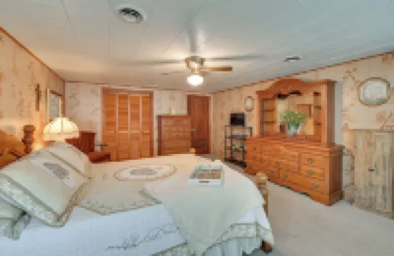 Hike & Fish: Rustic, Timeless Mckee Home w/ Yard Hotels in Rockcastle County