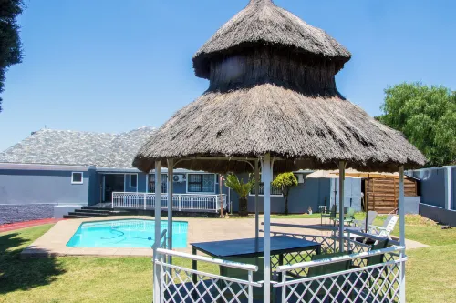 Sitir Guest Villa 21 Elizabeth Avanue Linmeyer Jhb - Homestays