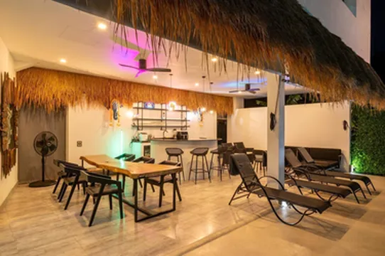 รูปภาพของพูลวิลล่า 3 ห้องนอน สไตล์ทรอปิคอลในปลายแหลม เคบีอาร์42