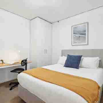 Ocean View 3-Bed with Gym, Pool, Sauna & Parking Rooms