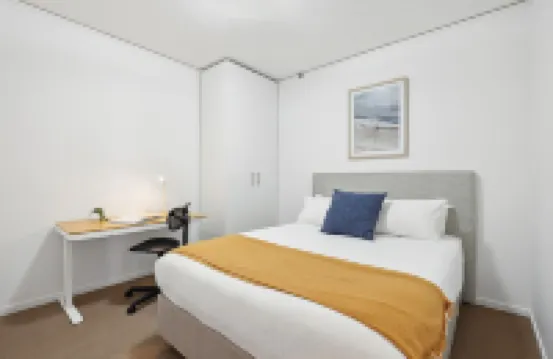 Ocean View 3-Bed with Gym, Pool, Sauna & Parking