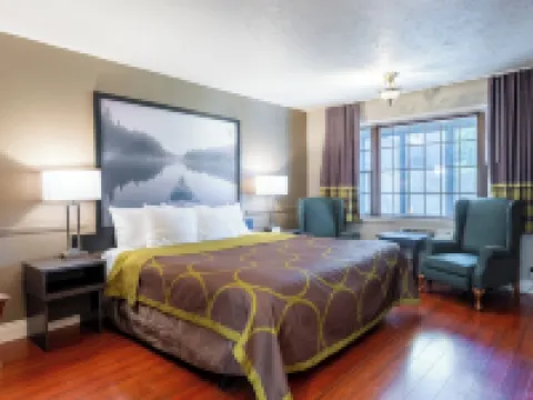 Super 8 by Wyndham Gananoque Country Squire Resort Hotels in Gananoque