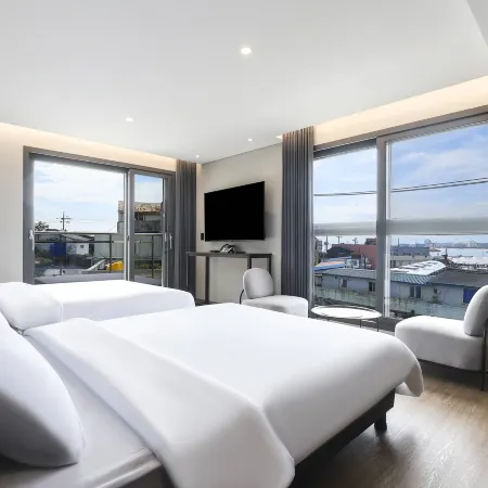 Gangneung (Jumunjin) Lucia Hotel Отели рядом с достопримечательностью «Библиотека «Сунджу»»