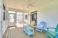 Ocean View Oasis w/ Resort Access, 2 Mi to Beach! - 3 estrellas