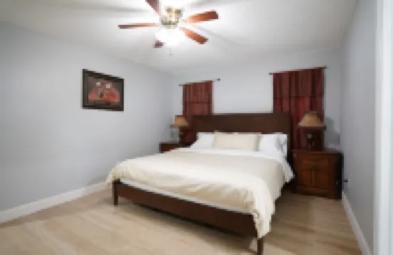 Newly Renovated 4 Bedroom Pool House