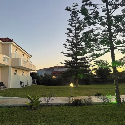 Hector's Studios Hotels near Alykes Beach