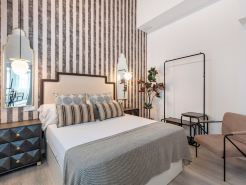 Apartamentos Puerta Elvira Suites 3000