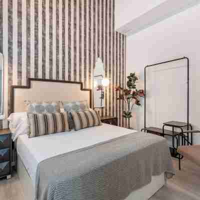 Apartamentos Puerta Elvira Suites 3000 Rooms