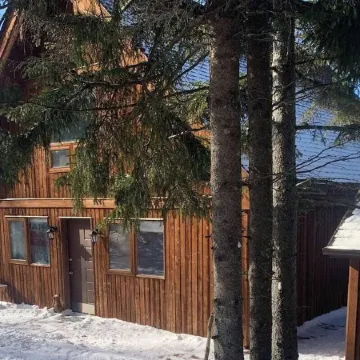 The Cedar Chalet @ 59 Westridge