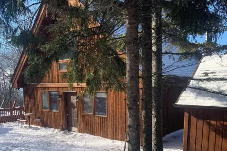 The Cedar Chalet @ 59 Westridge