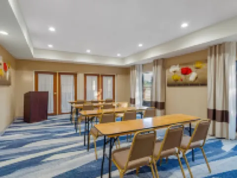 Comfort Inn & Suites at I-85 Hoteles en Valley Falls