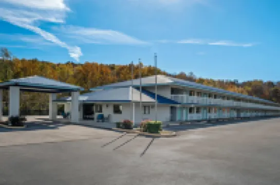 Days Inn by Wyndham Renfro Valley Mount Vernon Hotels in 