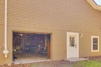 Hike, Golf & Explore: Pet-friendly Apt in Etowah - 3-Star