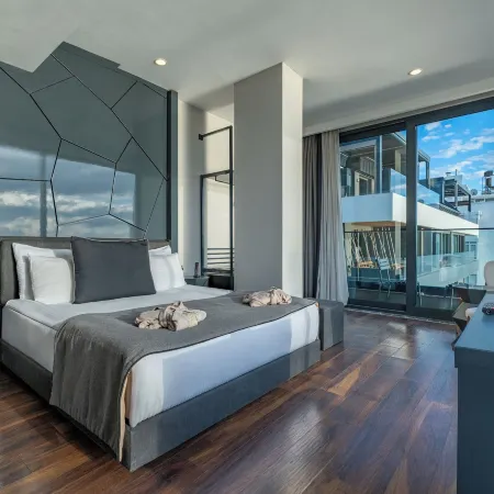 Lucky Monkey Hotel
