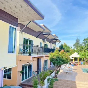 Anyavee Chom by the Sea