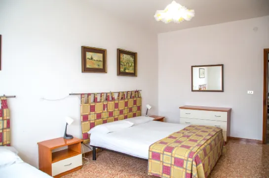 Downtown flat 250mt from the beach