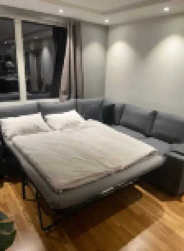 Bright Apartment with Patio and Garden Hotels in 