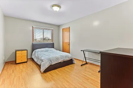 4-bedroom Suburban Retreat in wonderful Warren with 2 full kitchens and 2.5 bath