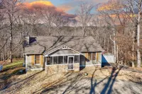 Deer Haven Cabin- Hot Tub • Game Room • Outdoor Fireplace - Wifi