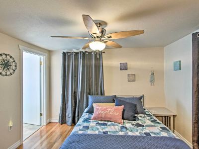 Lovely Tacoma Cottage w/ Fire Pit, Near Dtwn!