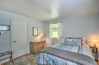 Stockbridge Home Walk to Town Beach! - WiFi