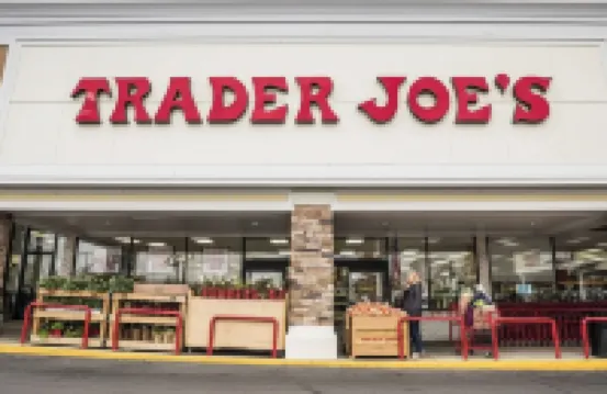 Mountain-Top Retreat with Private Sunset Patio & Epic Views 紐伯裡公園住宿飯店