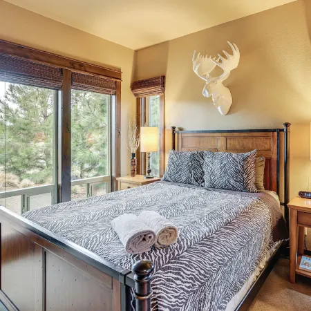 Hot Tub & Dock: Deschutes River All-season Retreat