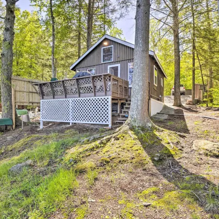 Pet-Friendly Ellsworth Cottage on Branch Lake
