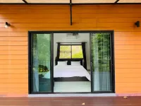 บ้านสกุลลี-House of Lee โรงแรมใกล้Culture Center of Thai Mueang District