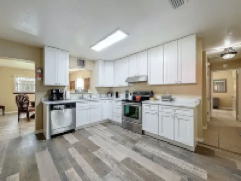2737 Bel Aire Circle