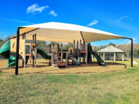 New Custom House! Private, Clean, Safe! Walk to the Beach! Hotels in Butler Beach