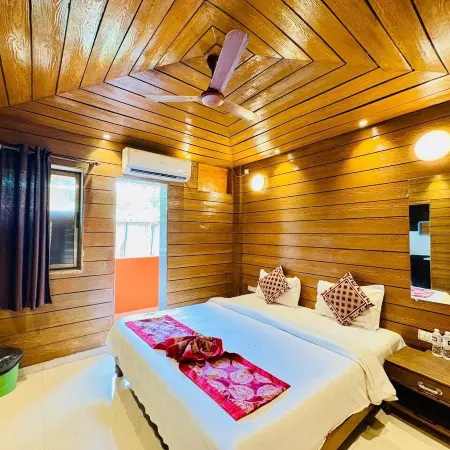 Hill Forest Resort Отели рядом с достопримечательностью «Железнодорожный вокзал Лонавала»