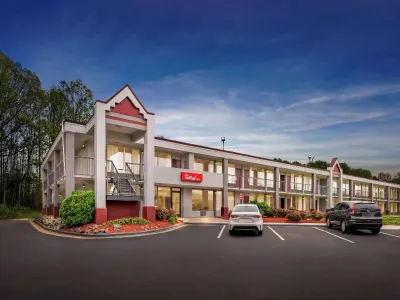 Days Inn by Wyndham Charlotte Airport North Отели в г. Мекленберг