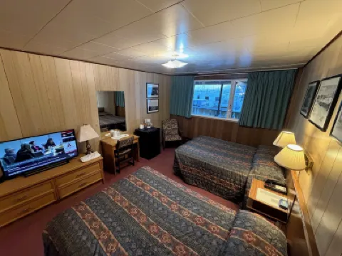 Airport Chalet Hotel a 