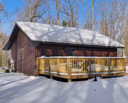 Northwoods Escape: Lakeside Retreat w/ Deck Hotels in Sawyer County