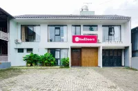 RedDoorz Plus Near Lembang Park & Zoo 치마히 폭포 주변 호텔