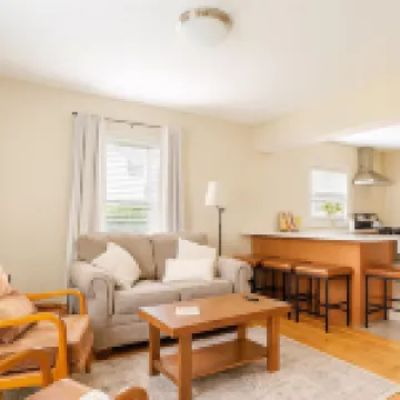Pristine Cozy Walkable Downtown 2Br Getaway