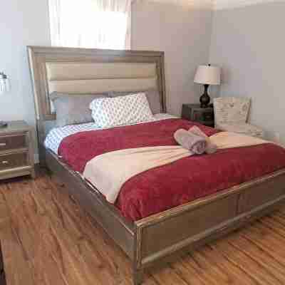 3 bedroom plus 2 baths in Beverly hills Rooms